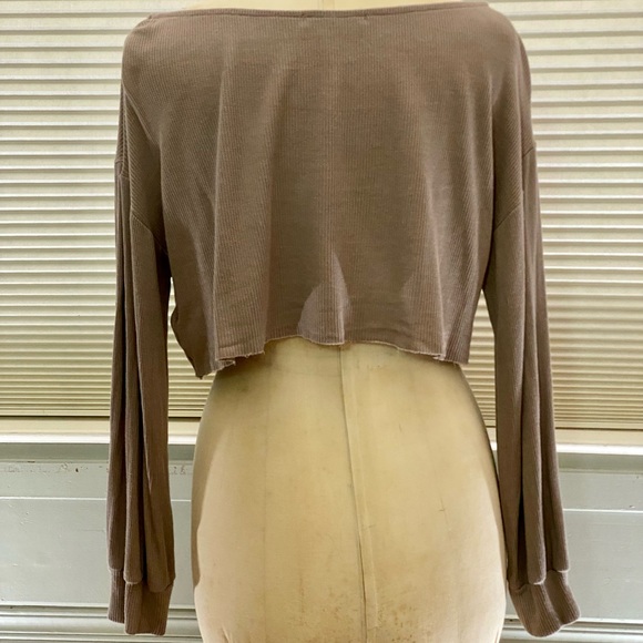 BLUE BLUSH Los Angeles long sleeve crop top - Picture 3 of 7